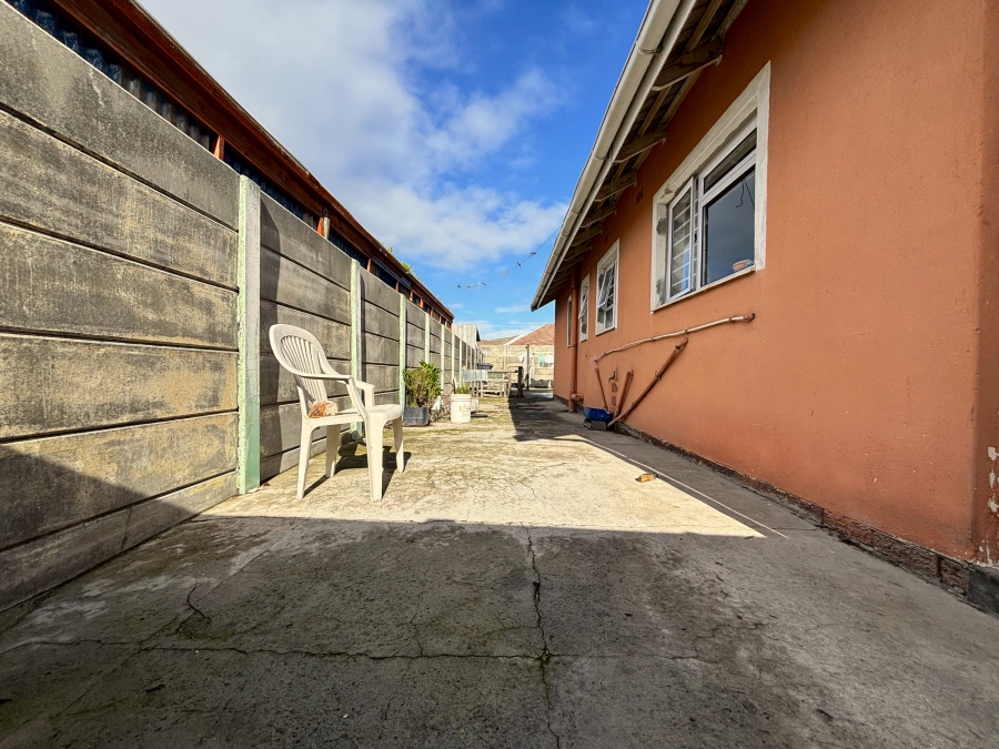 5 Bedroom Property for Sale in Lotus River Western Cape